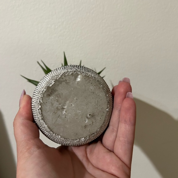 Faux succulent in concrete pot - Picture 2 of 3
